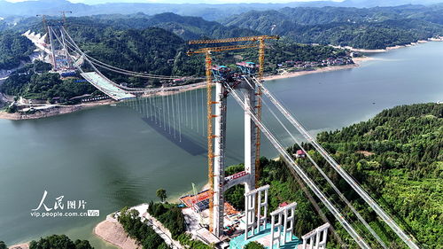湖南怀化 洞庭溪沅水特大桥建设正酣